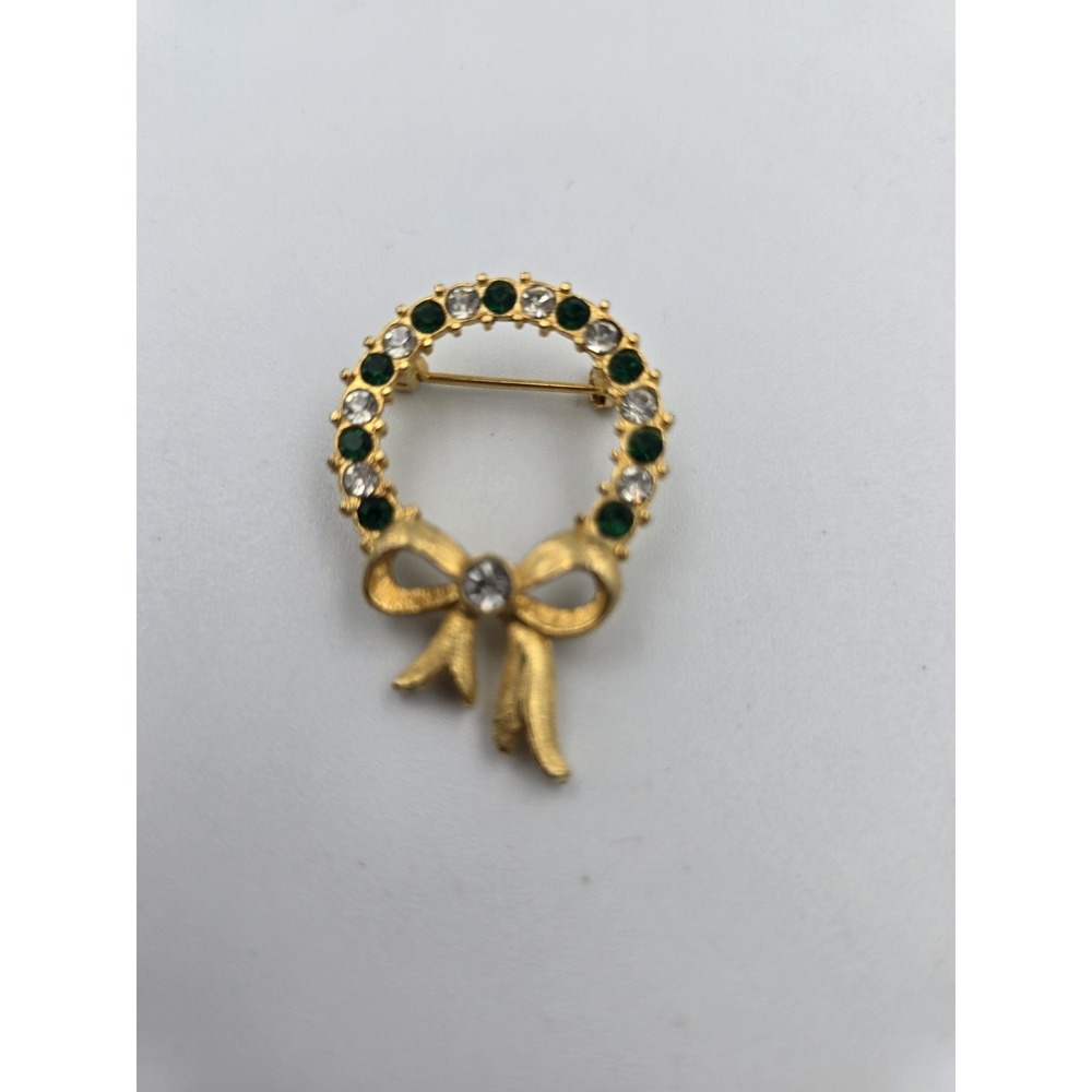 Vintage Gold Tone Christmas Wreath Bow Brooch Pin Green Clear Rhinestones